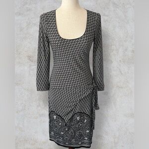 Max Studio Black and White Sheath Dress Scoop Neck 3/4 Sleeve